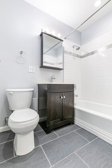 Building Photo - 6021 N Winthrop Ave