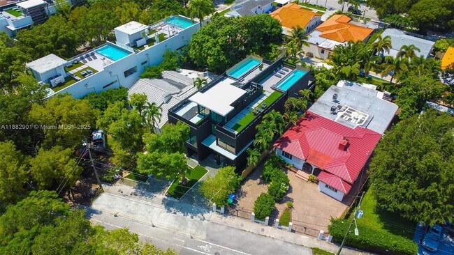 Building Photo - 420 SW 15th Rd