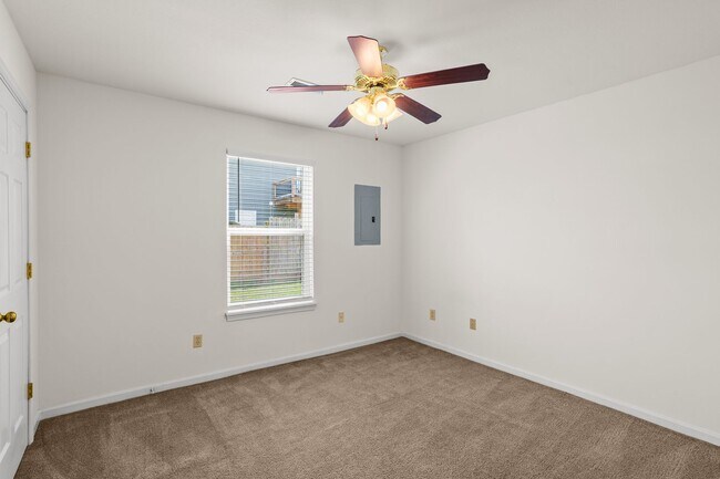 Building Photo - 2412-2414 Calder Ct.