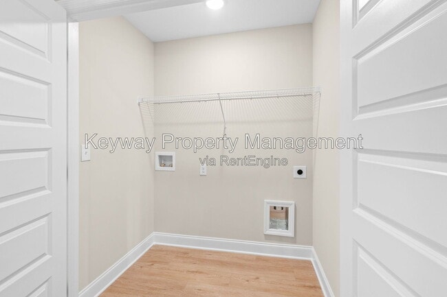 Building Photo - 3199 Venetian Dr