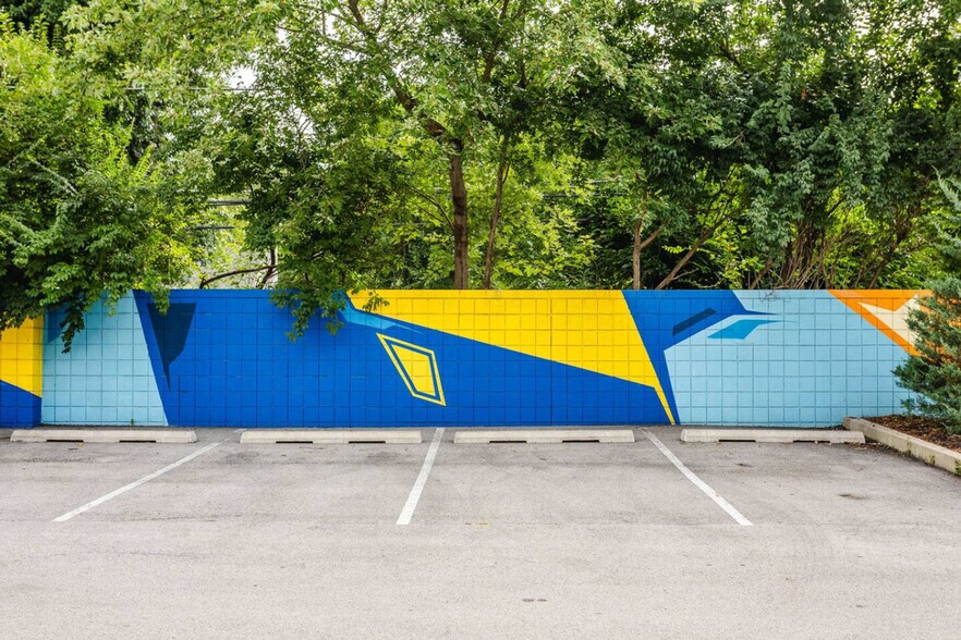 Building Photo - 6105 N Rural St