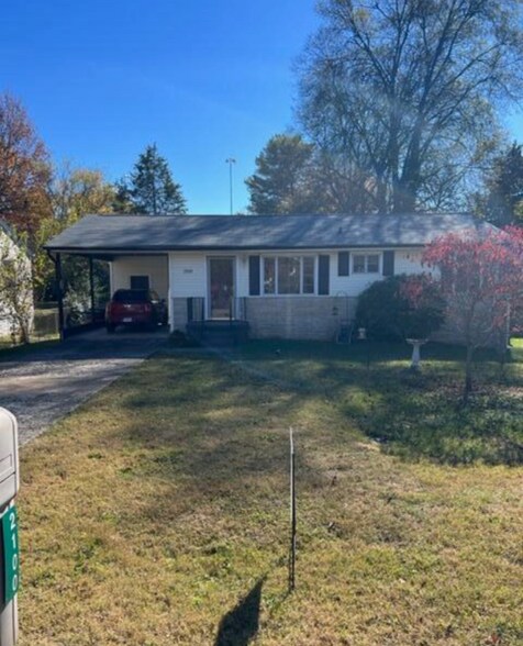 Primary Photo - 2100 Berea Ave