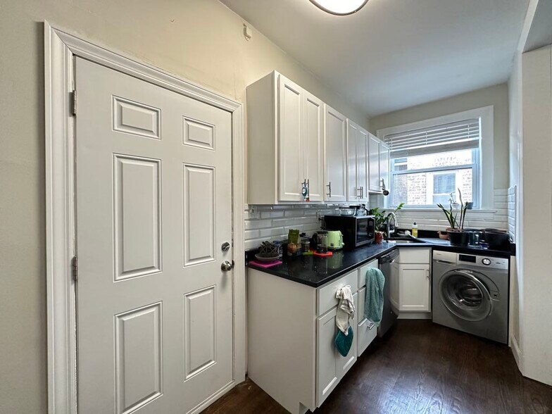 Building Photo - 327 Kedzie St