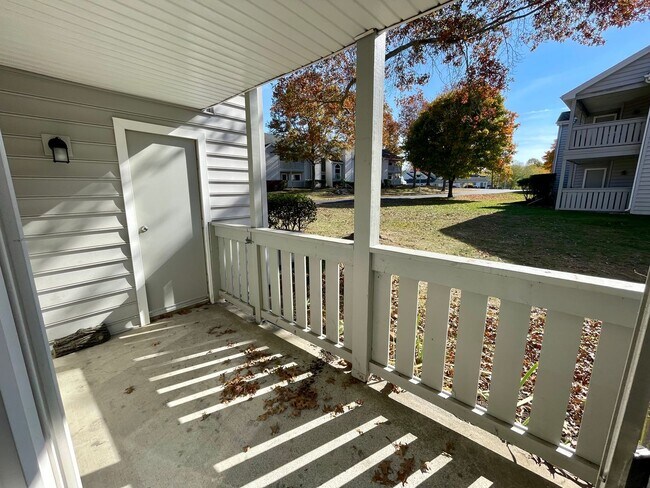 Building Photo - Expansive One Bedroom in Winding Hollow!