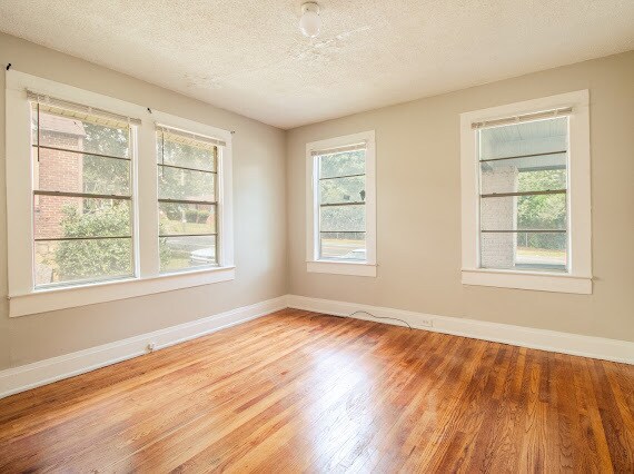 Building Photo - 1521 Graymont Ave W