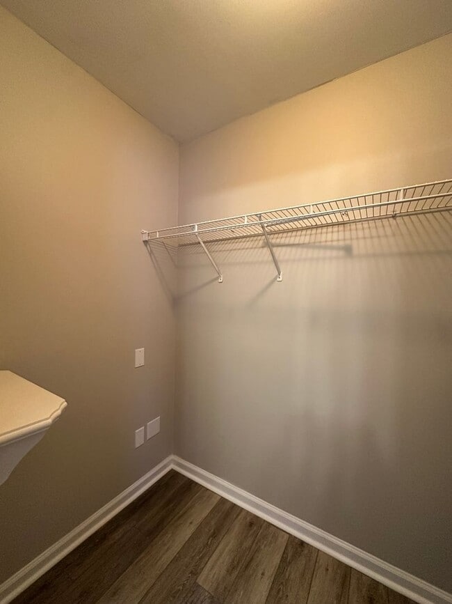 Building Photo - New Carpet and Fresh Paint!