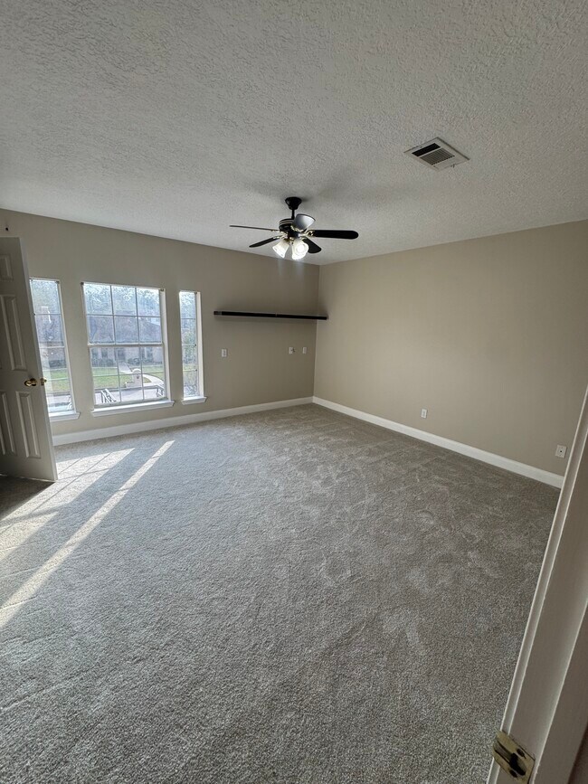 Building Photo - 201 Pebble Springs Ln