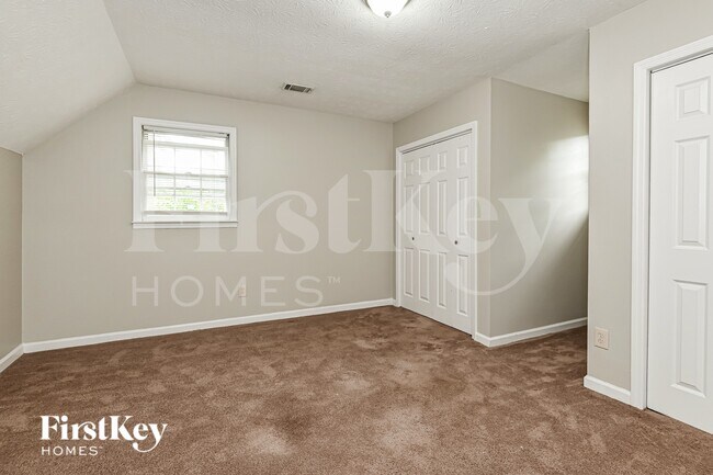 Building Photo - 3900 Hadley Farm Dr