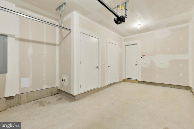 Building Photo - 2607 1st St NW