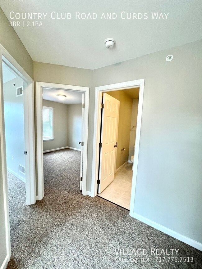 Building Photo - 703 Country Club Rd