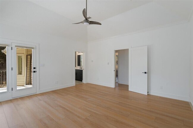 Building Photo - 401 Roy Creek Ln