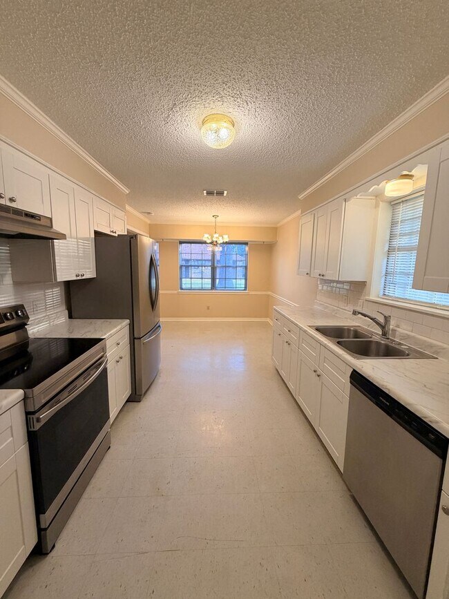 Building Photo - 9103 Dogwood Trail