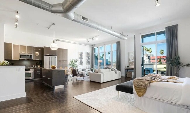 Primary Photo - 13320 Beach Ave