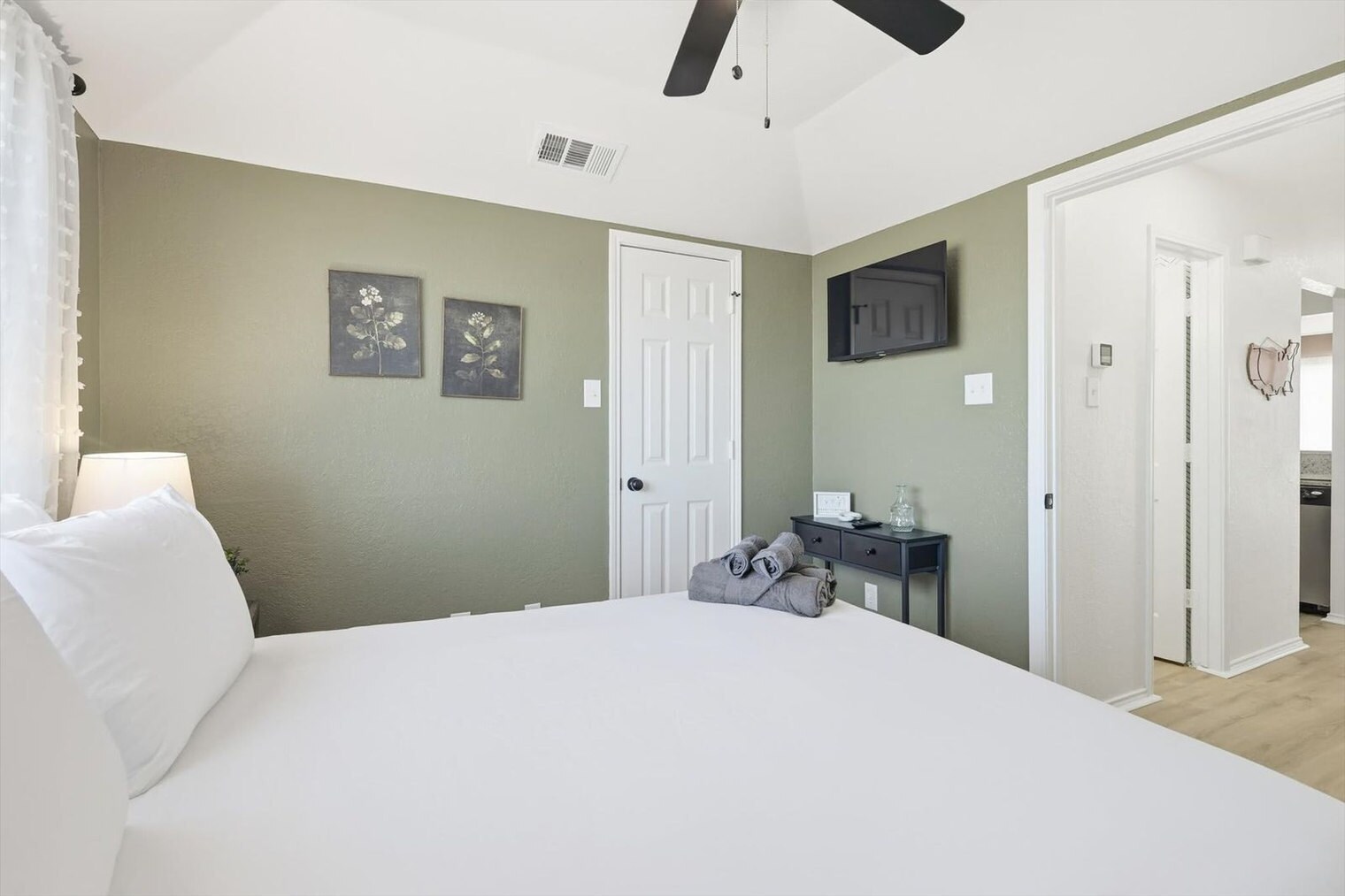 Building Photo - 2160 E Arkansas Ln