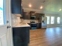 Building Photo - 619 W Bayshore Dr