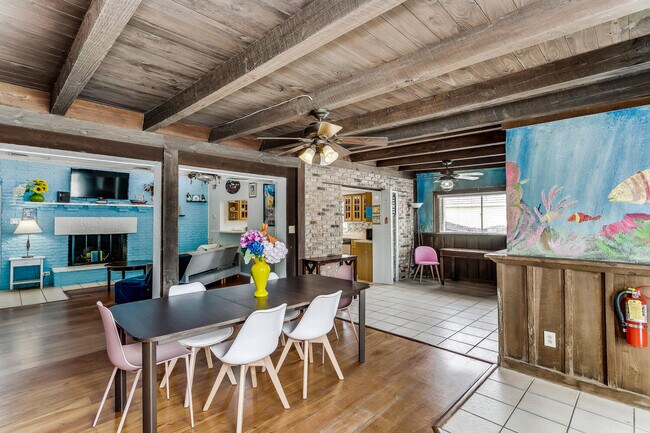 Building Photo - 1402 Via De Luna Dr