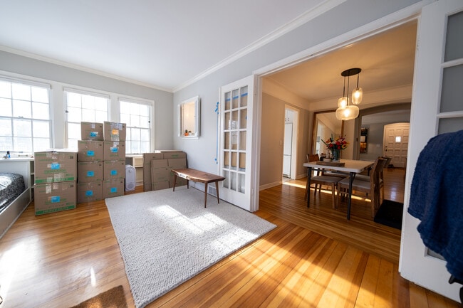 Building Photo - 3957 Ewing Ave S