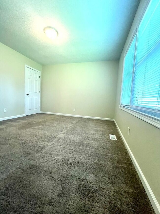 Building Photo - 3 BEDROOM MADE FOR YOU - Available for Mov...