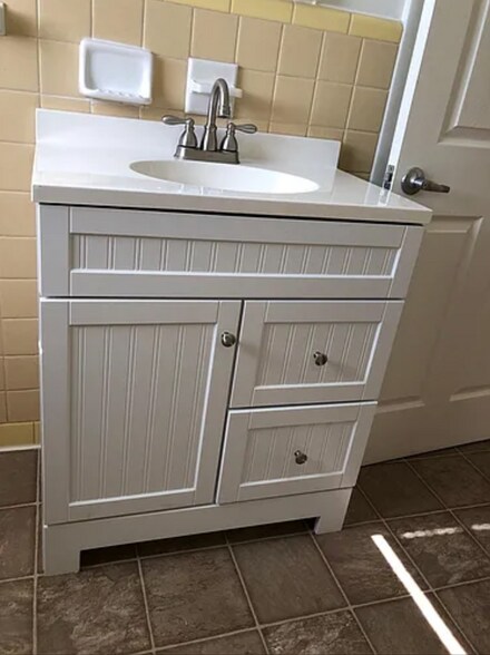Upstairs bathroom - 2726 Wellman Dr