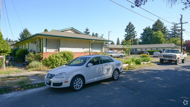 Building Photo - 7327 7347 SE Henry St