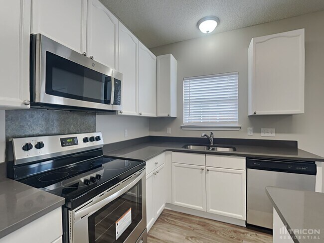 Building Photo - 124 Redstone Ln
