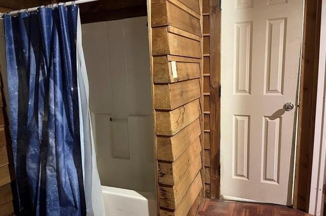 Building Photo - 207 Masters Ave