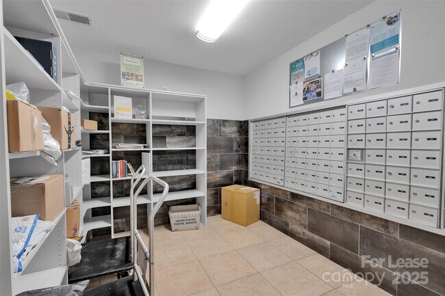 Building Photo - 701 Royal Ct