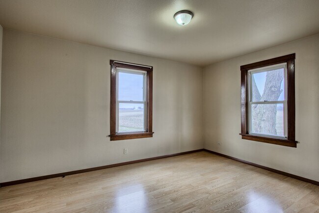 Building Photo - Charming Country Home on Acreage off Highw...