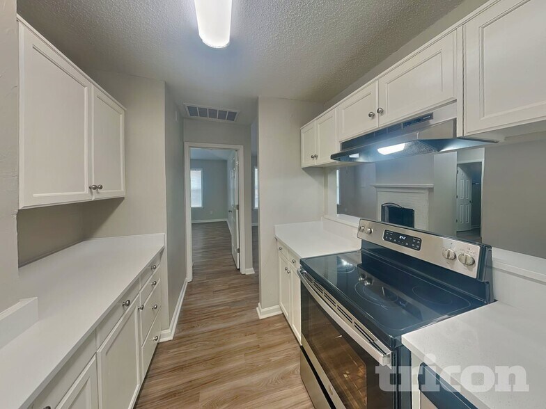 Building Photo - 217 Clear Springs Ct