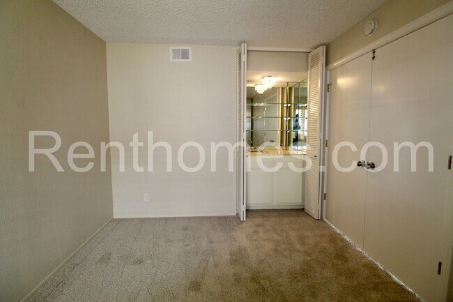 Building Photo - 6747 Friars Rd