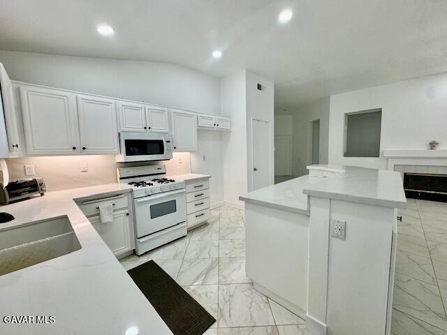 Building Photo - 44543 Overland Ave
