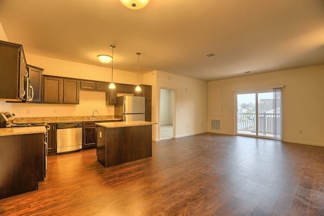 Building Photo - 200 Holly Tree Rd