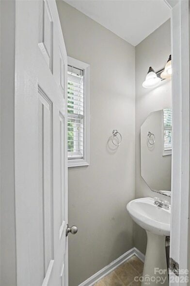 Building Photo - 3111 Gloxinia Rd