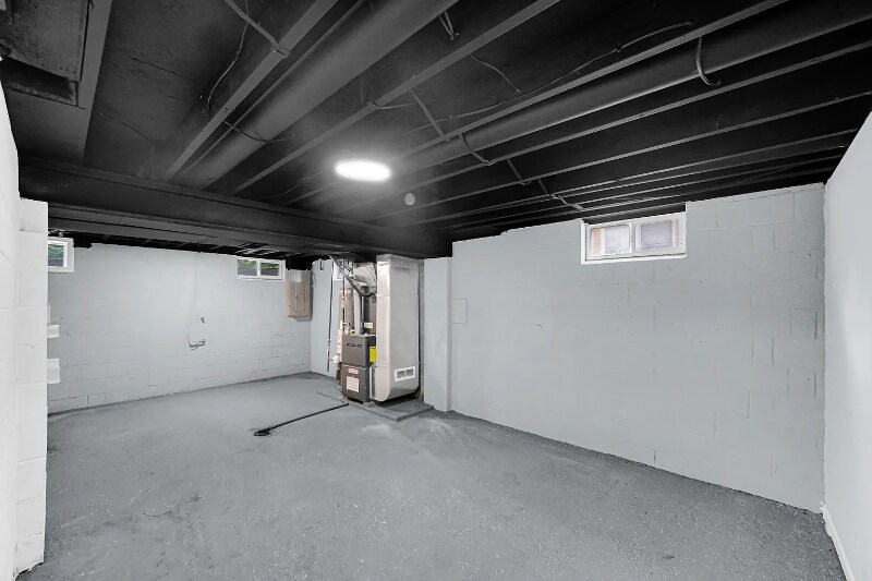 Building Photo - 627 W 43rd Pl