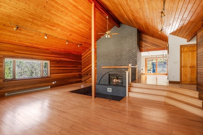Building Photo - 377 Crystal Ln