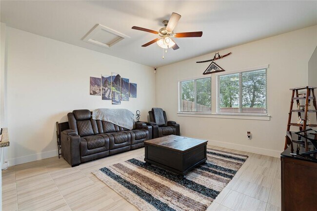 Building Photo - 603 White Steppe Way