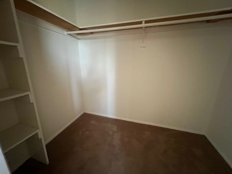 Walk in closet - 912 Cherry Hill Dr