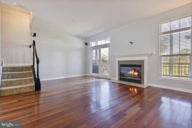 Building Photo - 1520 Long Dr Ct