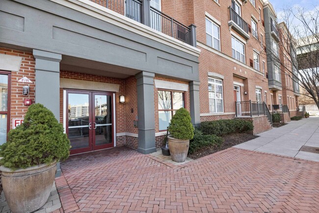 Building Photo - 443 2nd St