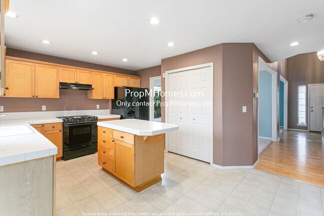 Building Photo - Colorful Four Bedroom Home In Bethany W/ Spacious Backyard!