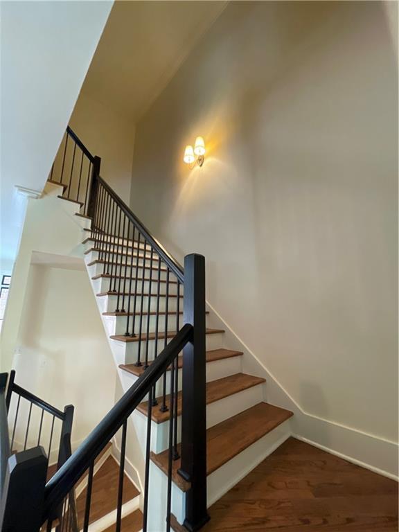 Building Photo - 1867 Gordon Manor NE