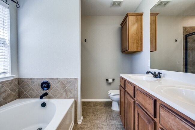 Building Photo - Upgraded 3 bedroom in Master Planned Community of Travis Ranch!!