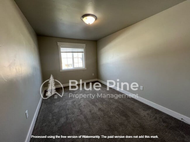 Building Photo - 359 N 3rd West St