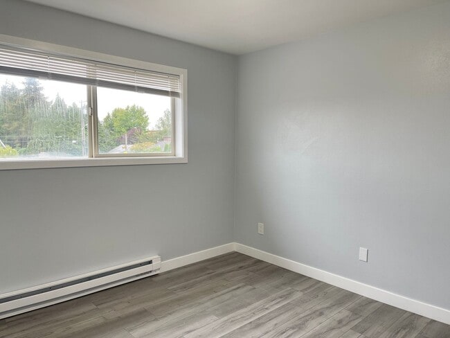 Building Photo - 2 Bedroom 2 Bathroom Ballard Duplex!