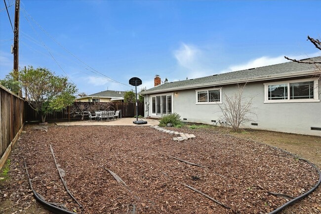 Building Photo - Santa Clara Home near Apple, Kaiser and Ma...