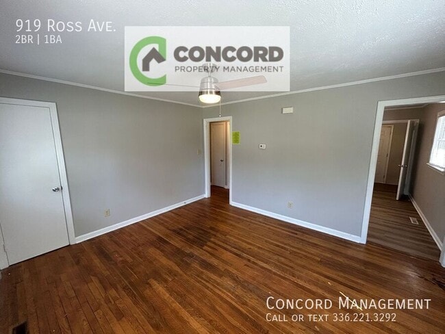 Building Photo - 919 Ross Ave