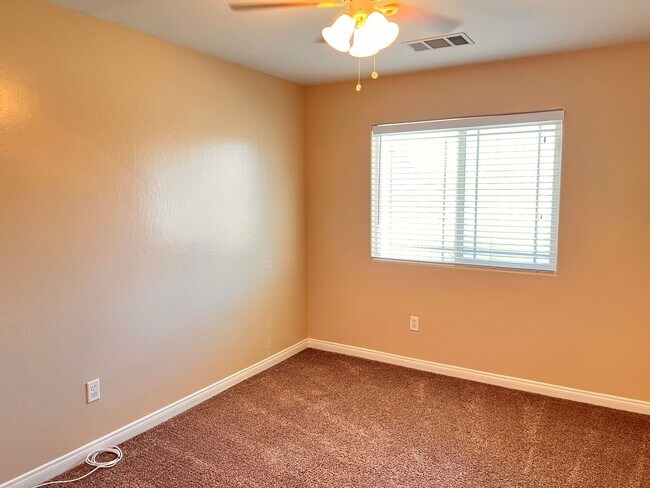 Building Photo - Northwest Bakersfield
