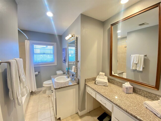 Building Photo - 1311 Milam Dr