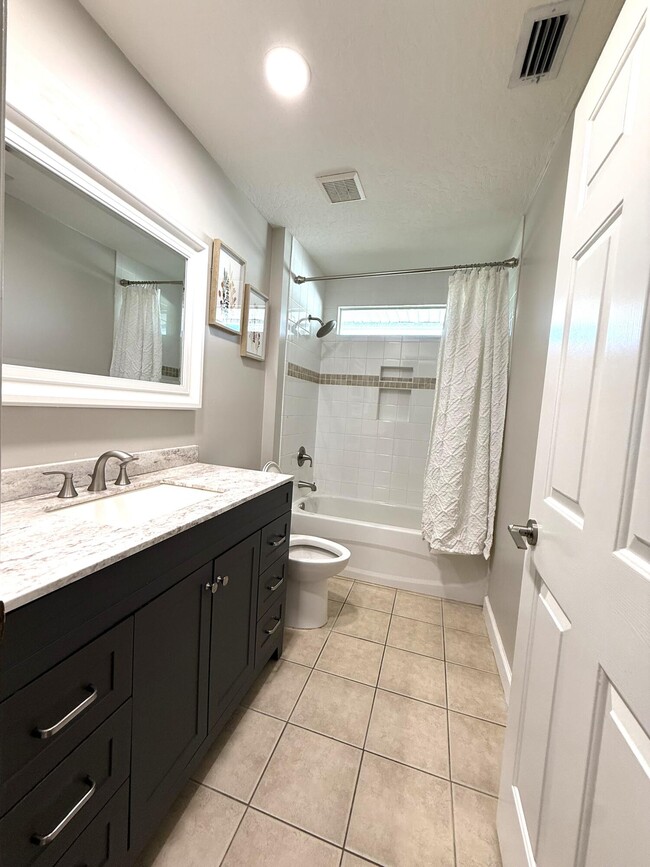 Building Photo - 1835 17th Ave SW