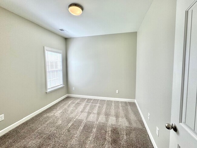 Building Photo - TuckerLanding5771